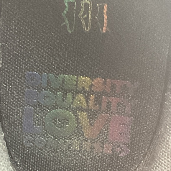 Converse Unisex Chuck Taylor High Top Sneakers Pride Rainbow M7.5 W9.5 - Picture 6 of 7